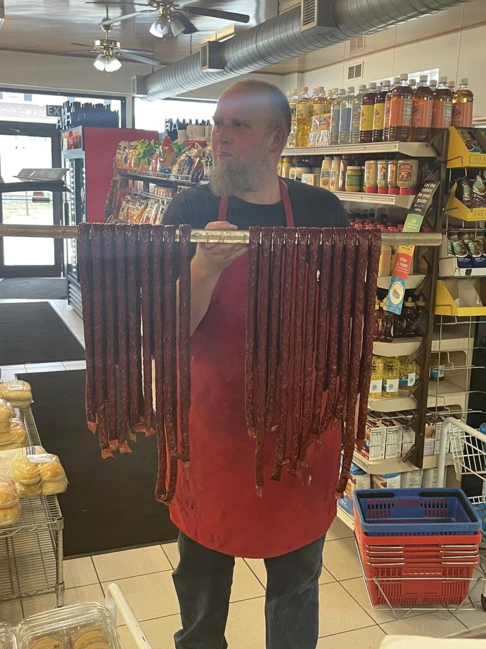 Doi soți români, noii proprietari ai unui magazin cu tradiție din SUA. Produsele cu care vor să-i atragă pe clienți 865217