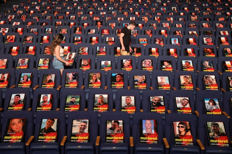 "A fost cel mai teribil tip de măcel la care vă puteți gândi". Pozele victimelor din Israel, expuse în sala universităţii din Tel Aviv 865295