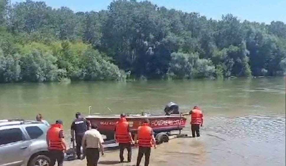 Un bărbat și-a găsit sfârșitul înecat în râul Cibin. Trupul neînsuflețit, scos din apă de pompieri după ce au fost alertați de un trecător