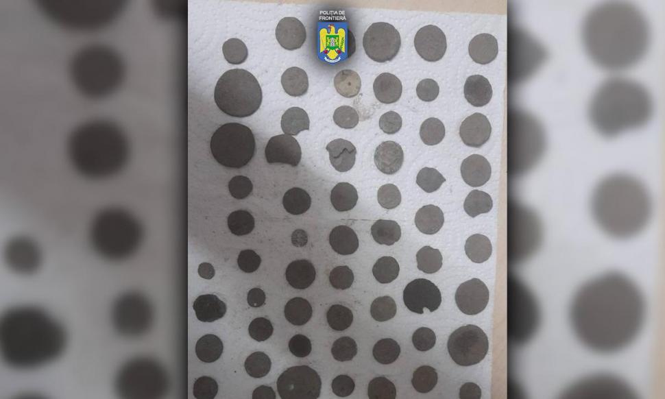 O adevărată comoară a fost descoperită de polițiștii de frontieră în bagajul unor cetăţeni bulgari  865360