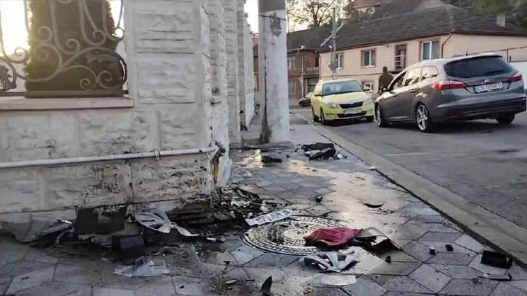 Un șofer a intrat cu mașina într-un zid, în Reșița. Bărbatul a murit pe loc 865366