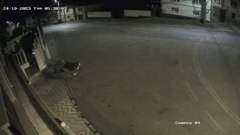 Un șofer a intrat cu mașina într-un zid, în Reșița. Bărbatul a murit pe loc 865369