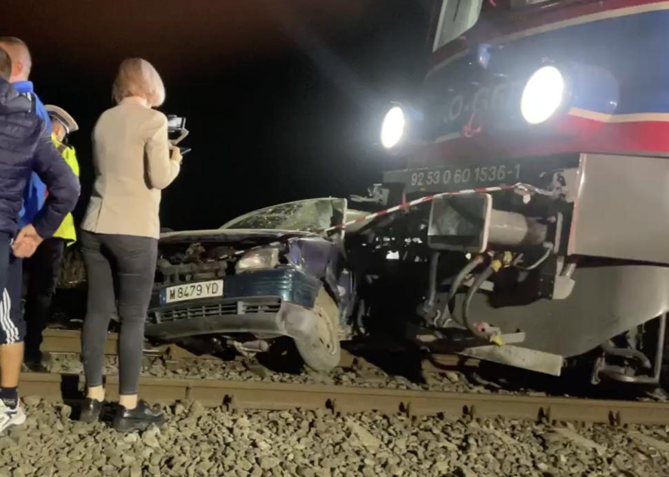 Accident mortal la Peretu, Teleorman! O femeie a murit, după ce mașina în care se afla a fost spulberată de tren 865793