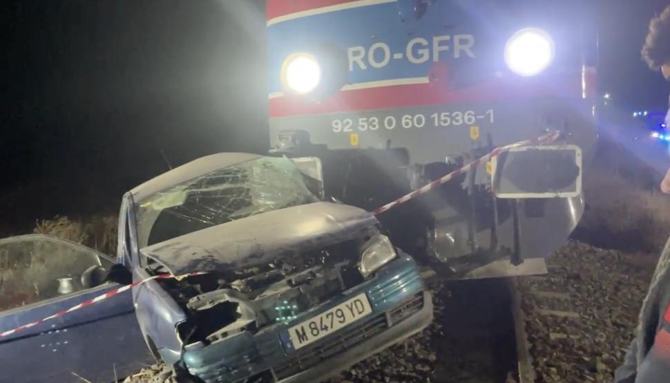 Accident mortal la Peretu, Teleorman! O femeie a murit, după ce mașina în care se afla a fost spulberată de tren 865794