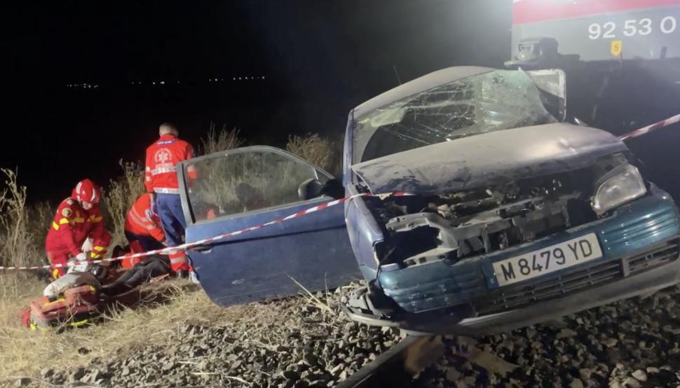 Accident mortal la Peretu, Teleorman! O femeie a murit, după ce mașina în care se afla a fost spulberată de tren 865795