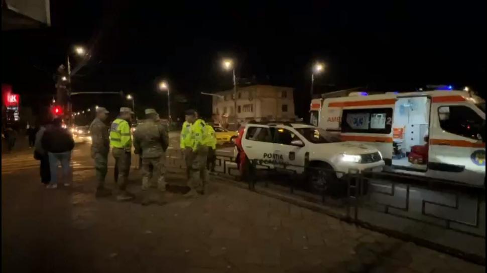 Un TAB al Armatei Române a distrus o mașină condusă de o femeie, care nu a acordat prioritate, în Iași 865685