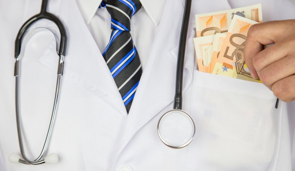Medic, șef de secție din Spitalul de Psihiatrie Sibiu, acuzat că lua mită de la pacienţi