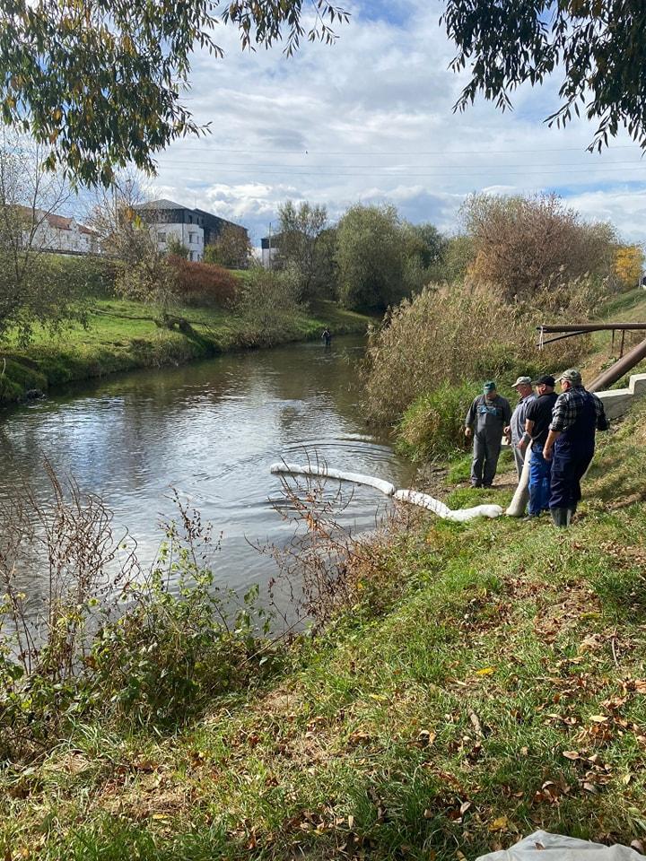 Râul Cibin din Sibiu a fost poluat cu produs petrolier | Anunţul făcut de Apele Române 865754