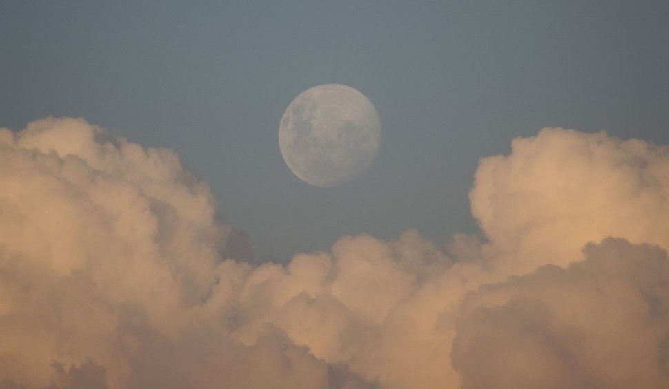 Eclipsă de Lună octombrie 2023, mituri, legende şi tradiţii