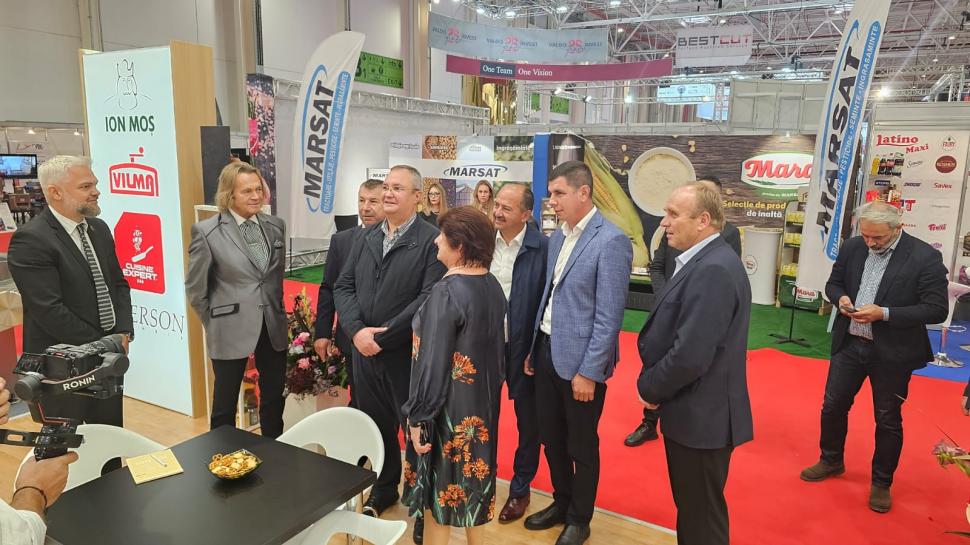 Nicolae Ciucă, vizită neanunţată la Târgul Indagra. Şeful PNL a discutat cu fermierii români 865891