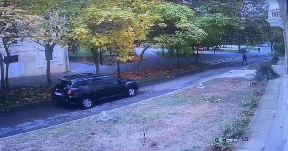 Prefectul de Olt, Mario De Mezzo, surprins în timp ce conducea pe contrasens mașina instituției 865977