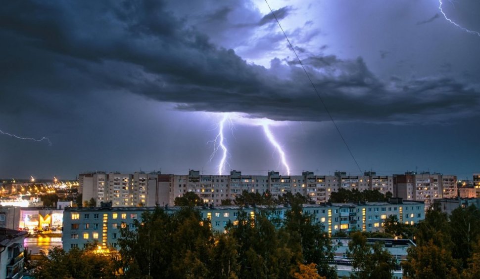 Avertizare meteo ANM de ploi şi descărcări electrice | Lista localităţilor afectate de fenomene meteo extreme