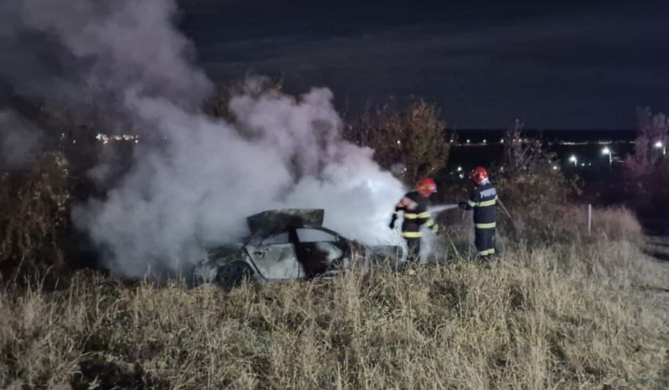 Un tânăr fără permis a provocat un accident cumplit în Slobozia Conachi, Galaţi | Maşina a luat foc după impact