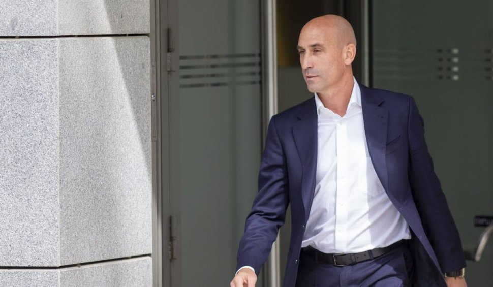 Sancțiune drastică primită de fostul președinte al Federației Spaniole de Fotbal, în urma sărutului forțat: Luis Rubiales a fost suspendat de FIFA