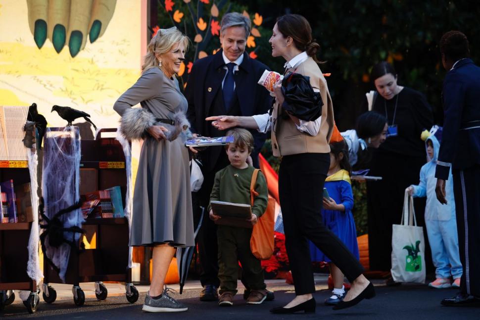 Antony Blinken și-a costumat copiii în "Volodimir Zelenski" și i-a trimis să-l colinde pe Joe Biden, de Halloween 866498