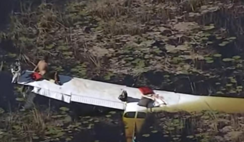 Un bărbat a supraviețuit nouă ore pe aripa unui avion prăbușit, într-o mlaștină cu crocodili, în Florida 866777