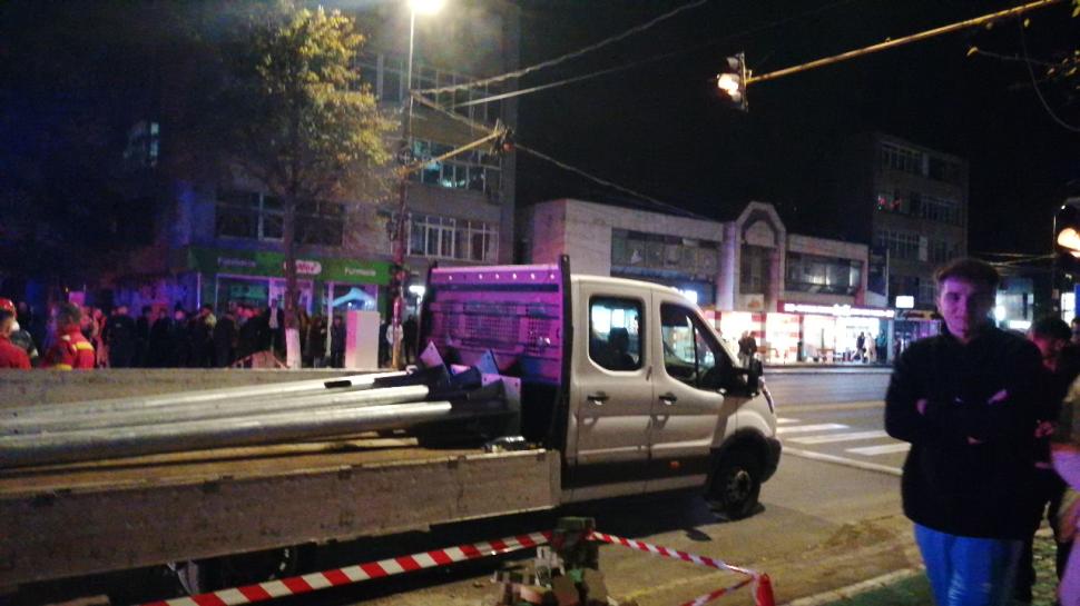 Accident grav în faţa Spitalului din Slatina. Trei adolescente au fost spulberate de o maşină pe trecerea de pietoni 866841