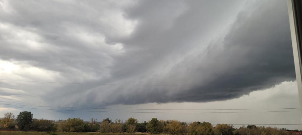 Fenomen inedit pe cerul României, surprins la Arad. S-a făcut întuneric în plină zi 867194