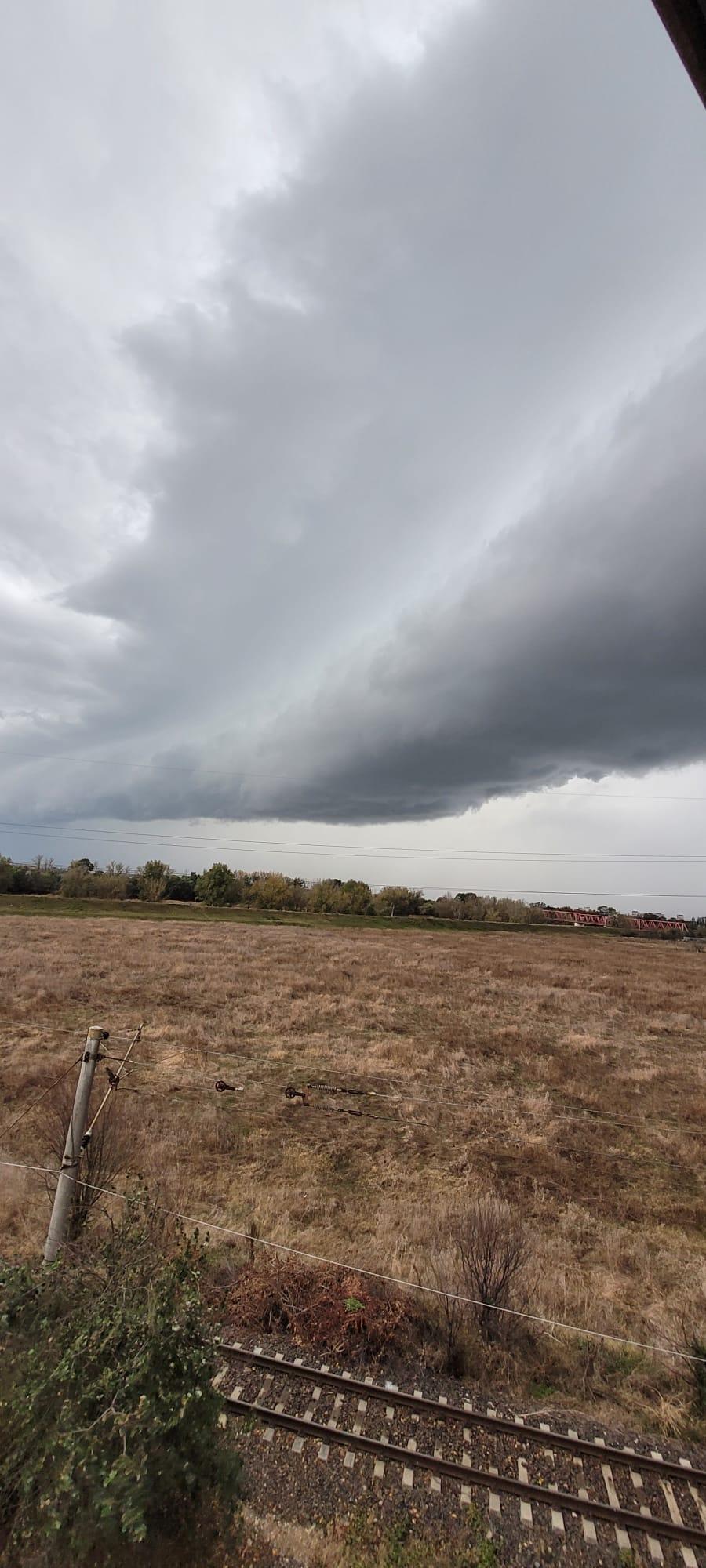 Fenomen inedit pe cerul României, surprins la Arad. S-a făcut întuneric în plină zi 867195