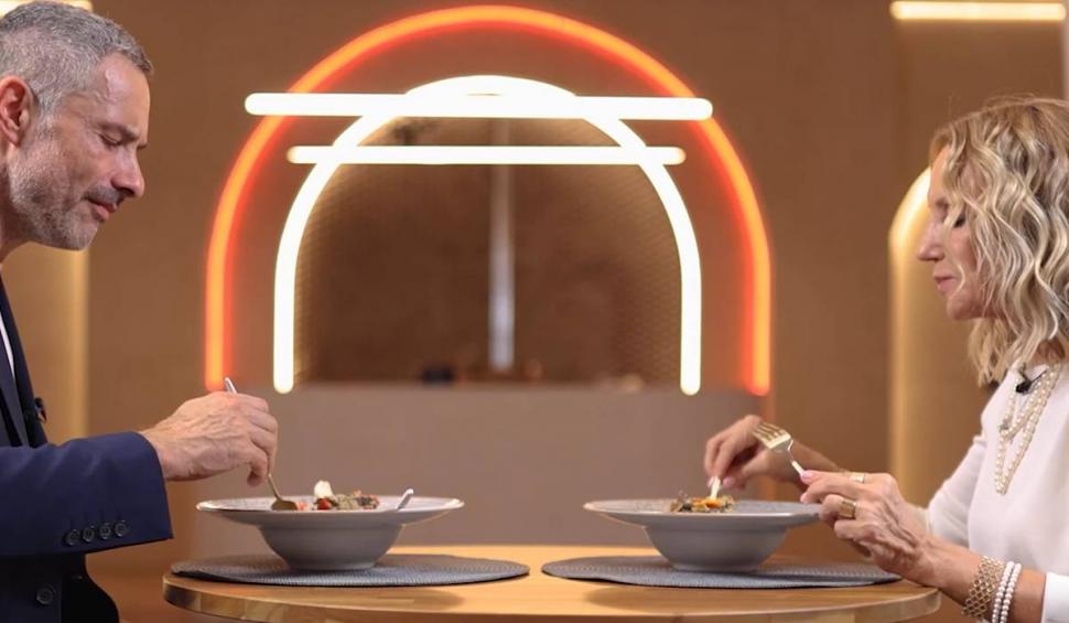 Camelia Şucu a gătit alături de Ştefan Lungu, într-o nouă ediţie "Gătit la costum" | "Munca este ceea ce ne defineşte zi de zi, dar familia este ceea ce ne împlineşte" 863297