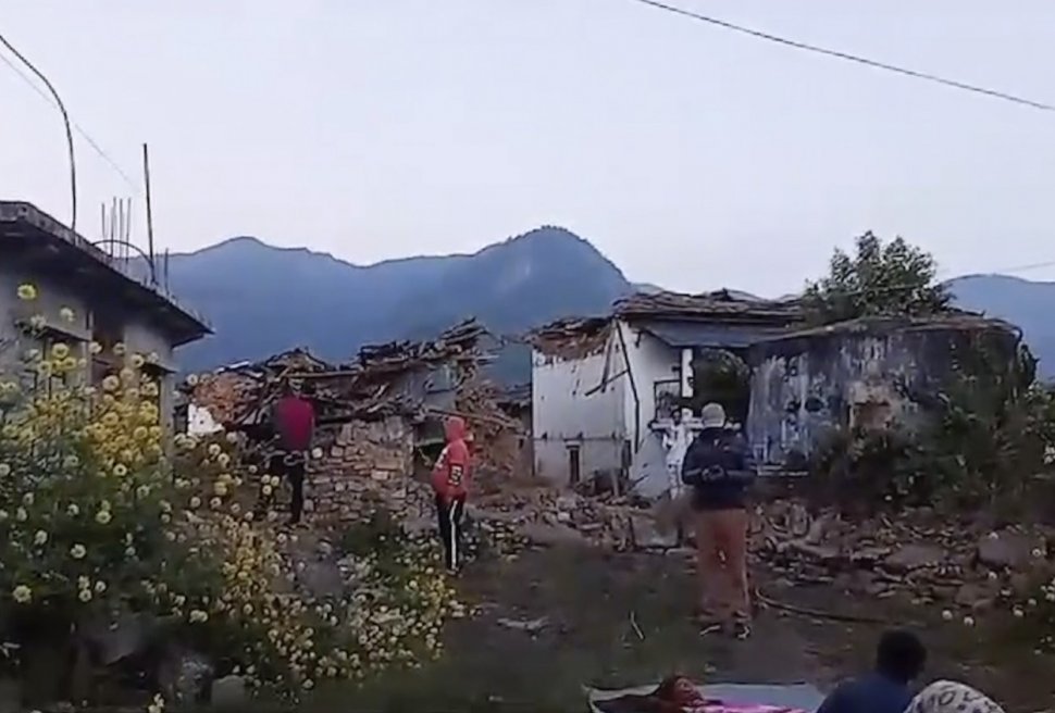 Peste 120 de morți în urma cutremurului cu magnitudine 6,4 din Nepal