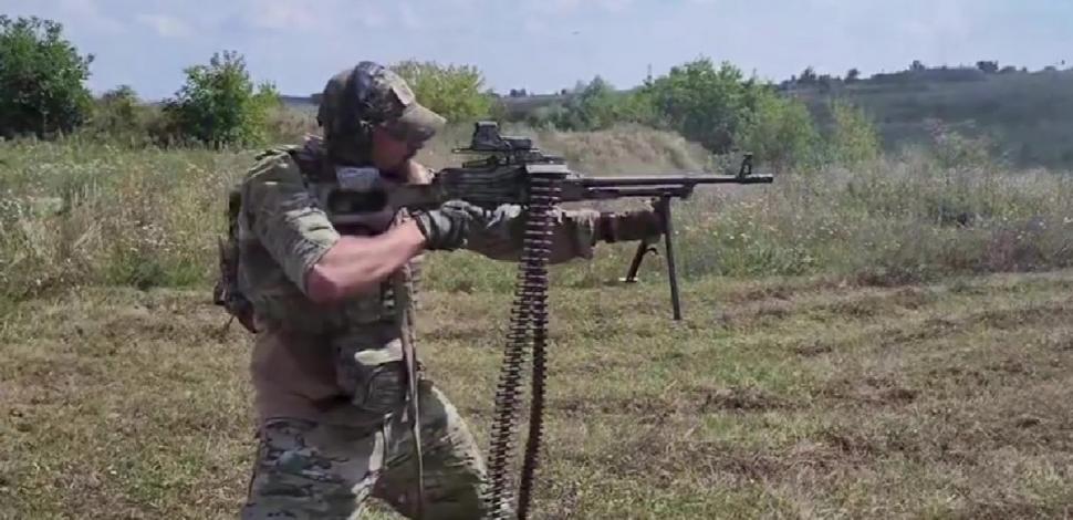 "Eroii nu mor niciodată" | Românul care a luptat voluntar în Ucraina a fost înmormântat la Arad 867312