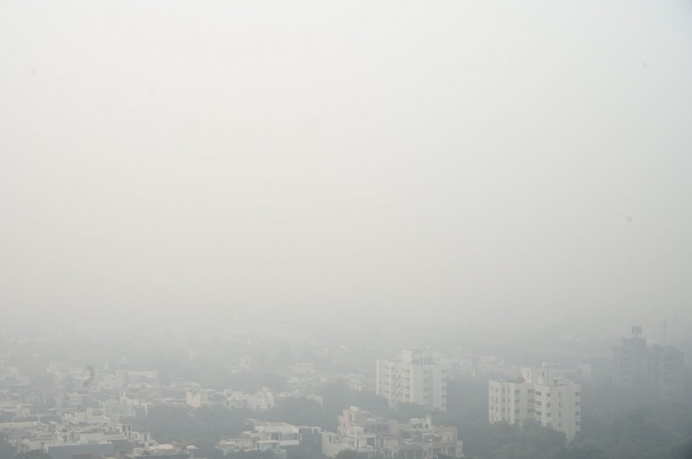 Cel mai poluat oraş din lume este învăluit într-o ceaţă toxică. Oamenii s-au plâns de iritații la ochi 