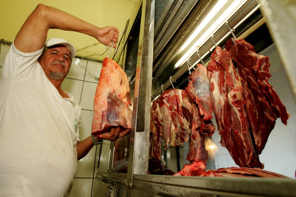 Carnea de porc se scumpeşte semnificativ înainte de Crăciun. Noile preţuri din pieţe