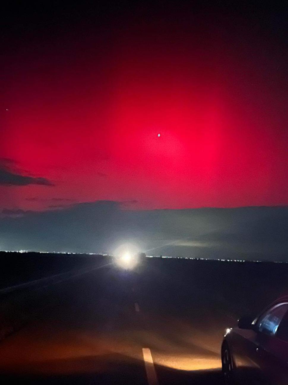 Aurora Boreală, vizibilă în această seară din România. Spectacol pe cer în mai multe zone din ţară 867445