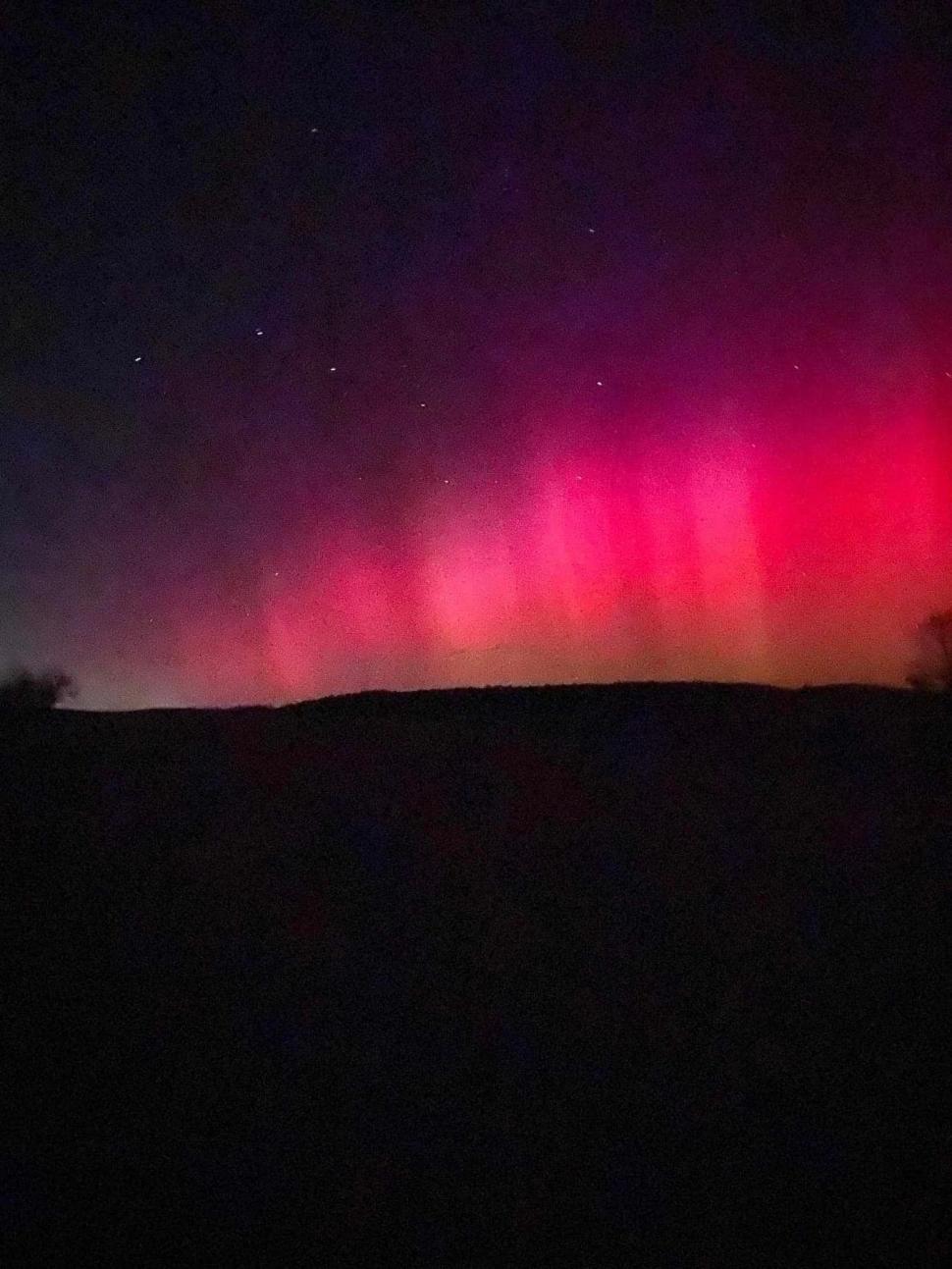 Aurora Boreală, vizibilă în această seară din România. Spectacol pe cer în mai multe zone din ţară 867459