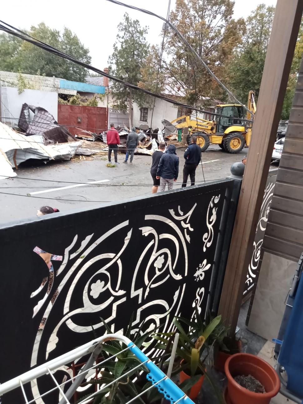 Sud-estul ţării, răvăşit de furtuni. Au fost zeci de apeluri la 112 867364