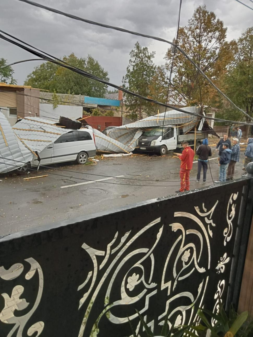 Sud-estul ţării, răvăşit de furtuni. Au fost zeci de apeluri la 112 867369