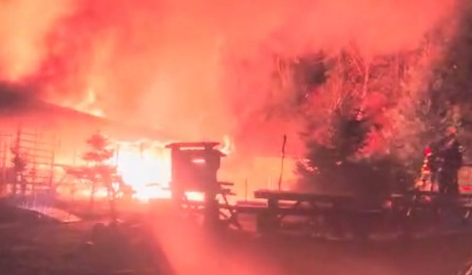 Incendiu violent la o pensiune din Râşnov 