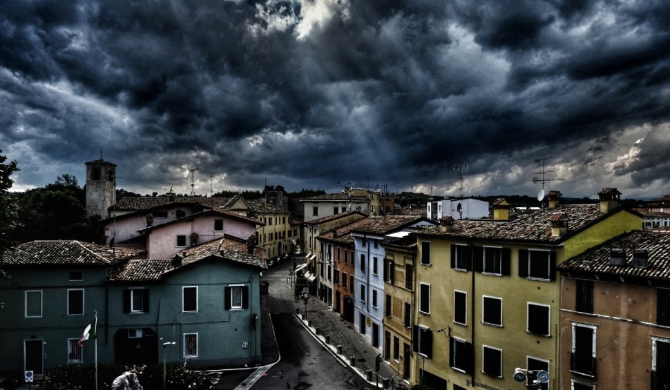 MAE, atenţionare de călătorie pentru românii care pleacă în Italia: Cod Portocaliu de furtuni şi inundaţii 