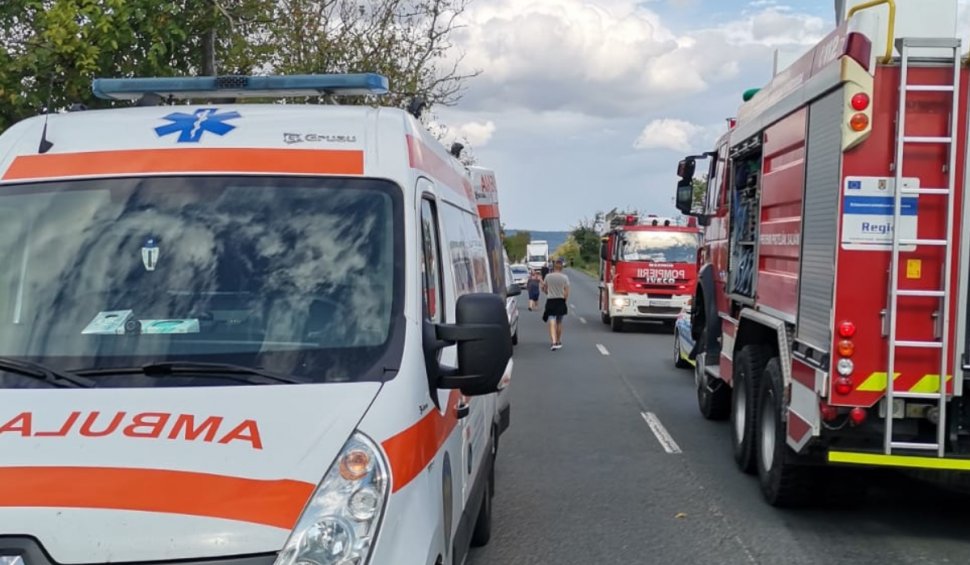 Trafic blocat pe DN2, în Suceava, după un accident între un autoturism și un TIR