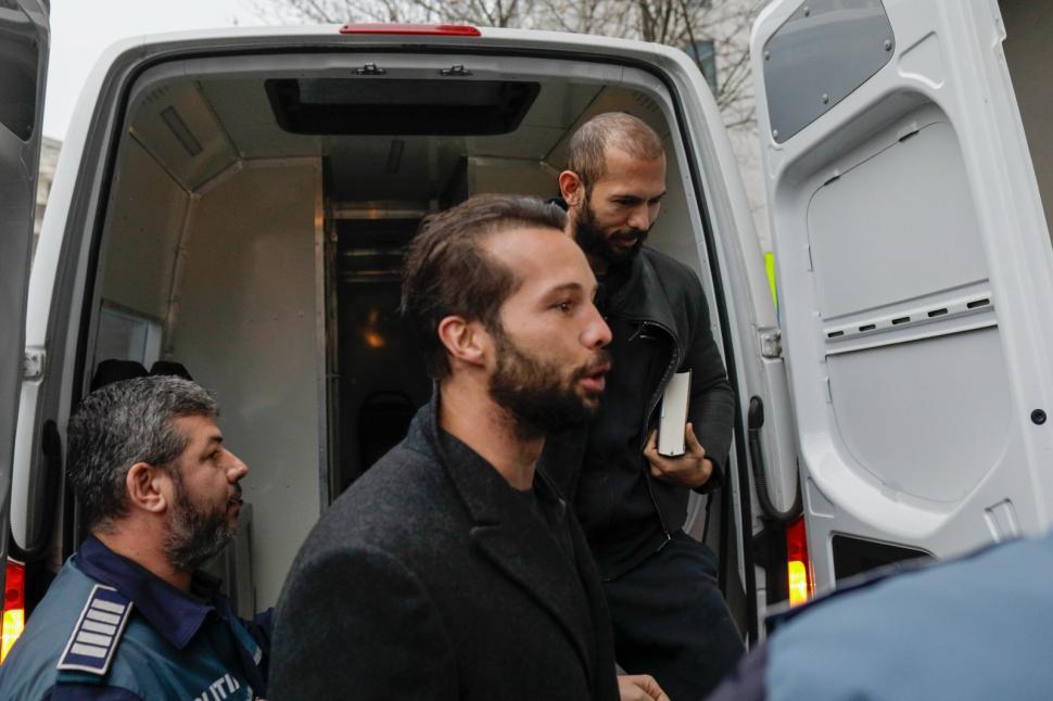 Frații Andrew şi Tristan Tate rămân sub control judiciar. Nu au voie să părăsească Bucureștiul 867592