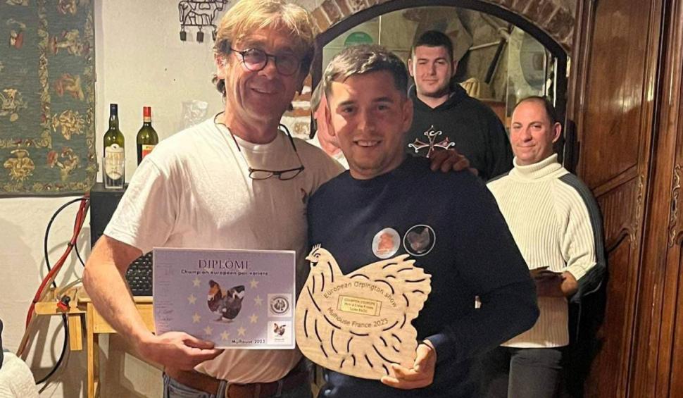 Motiv de mândrie pentru fermierii români! Cea mai frumoasă găină din Europa este în România, la Lugoj 867554