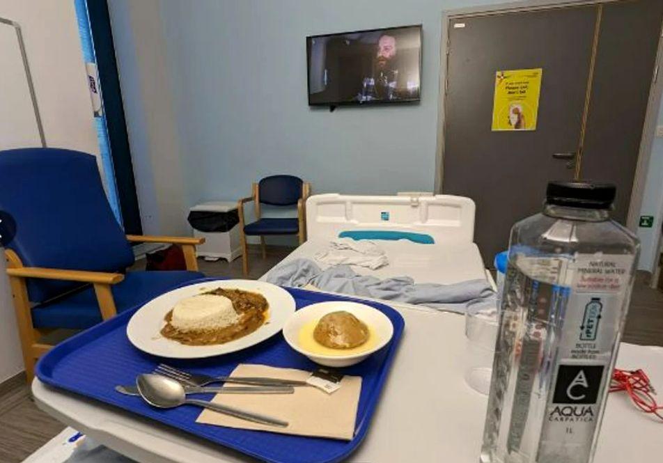 Meniul primit de un român într-un spital din Londra, cu apă importată din România. "Mişto hotel" 867533