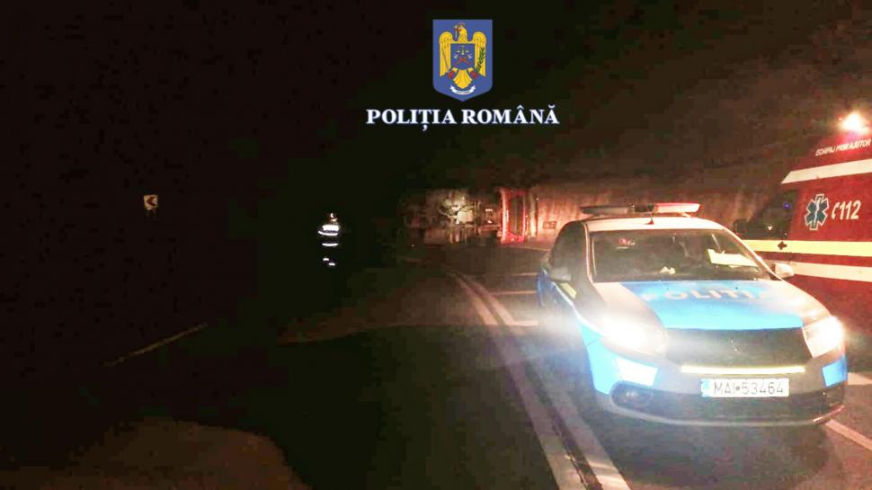 O cisternă încărcată cu combustibil termic lichid s-a răsturnat pe DN 13, în Brașov. Traficul este oprit 867894