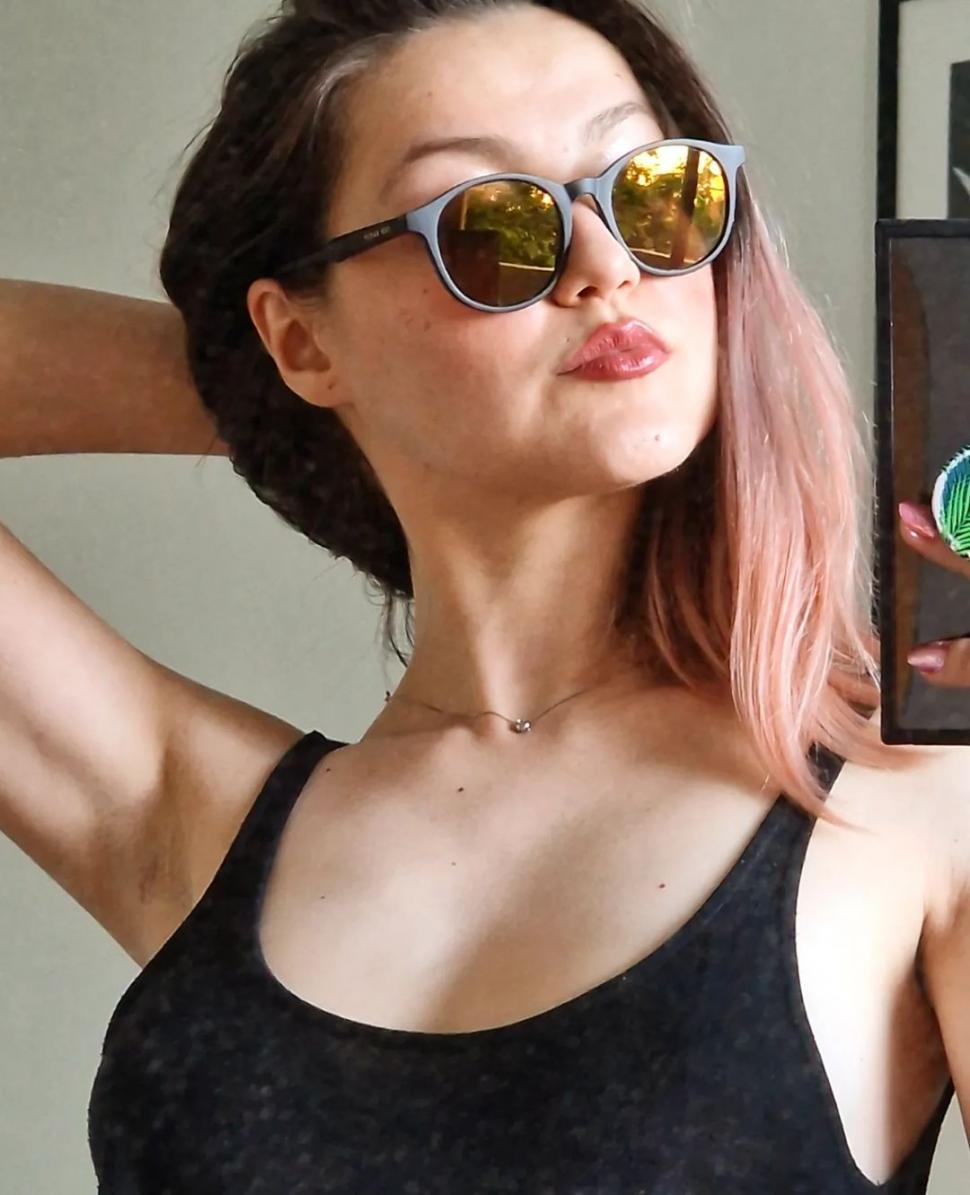 Fiica Elenei Lasconi regretă fapta comisă şi nu mai vrea să intre în politica de tip "struţo-cămilă" din România 868079