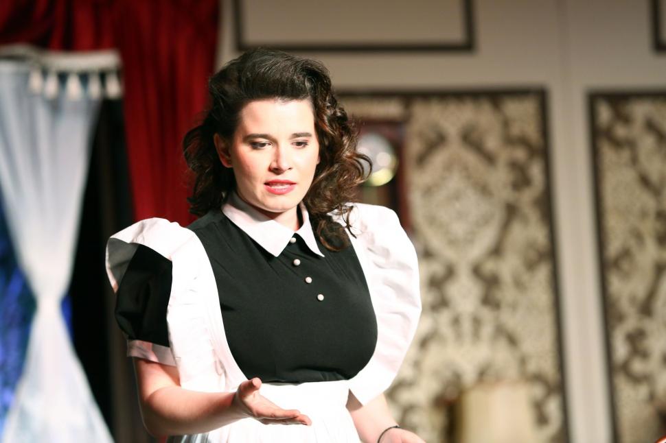 Kira Hagi, emoţionată până la lacrimi. Tatăl ei a urcat pe scena TNB şi a îmbrăţişat-o, în aplauzele tuturor 868008