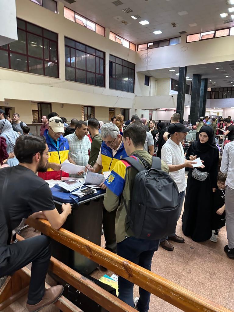 Primele imagini cu românii care au reuşit să scape din infernul din Fâşia Gaza 867982