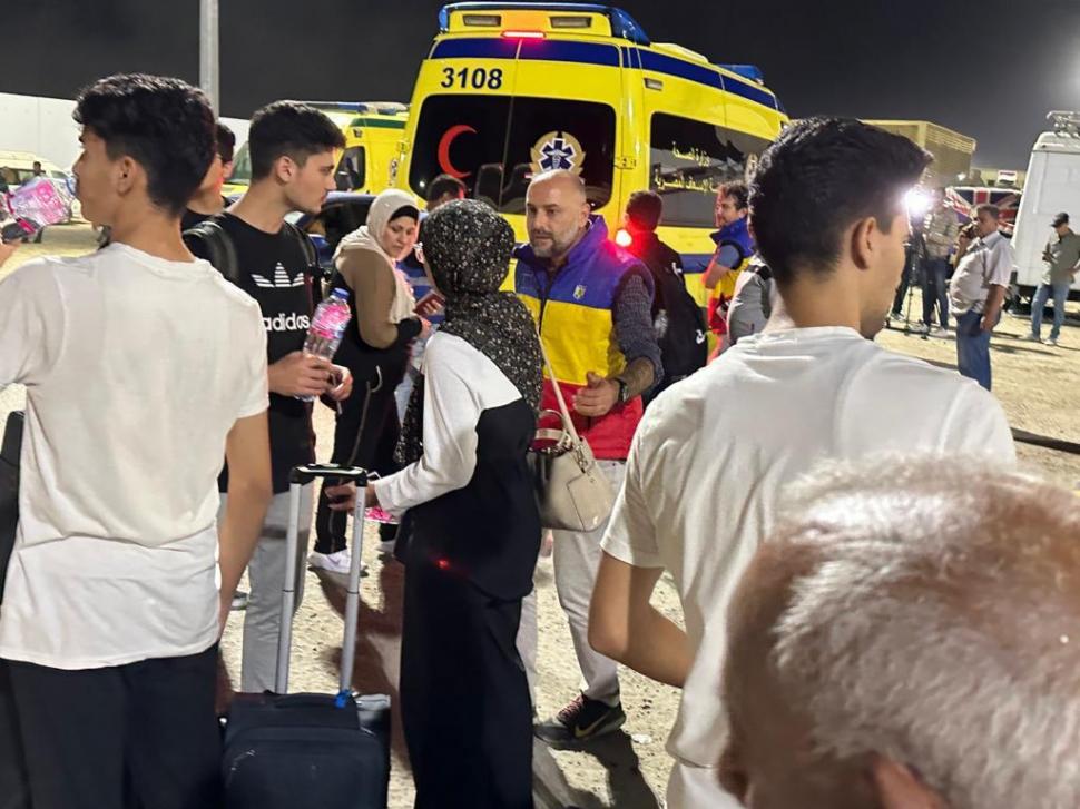 Primele imagini cu românii care au reuşit să scape din infernul din Fâşia Gaza 867984