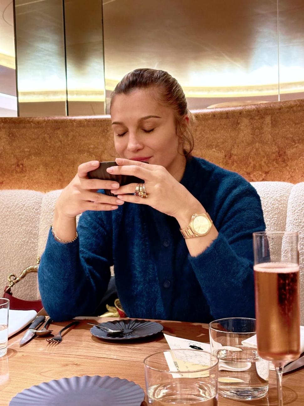 Recunoști fetița drăgălașă din fotografie? Este una dintre cele mai iubite artiste din România 867947