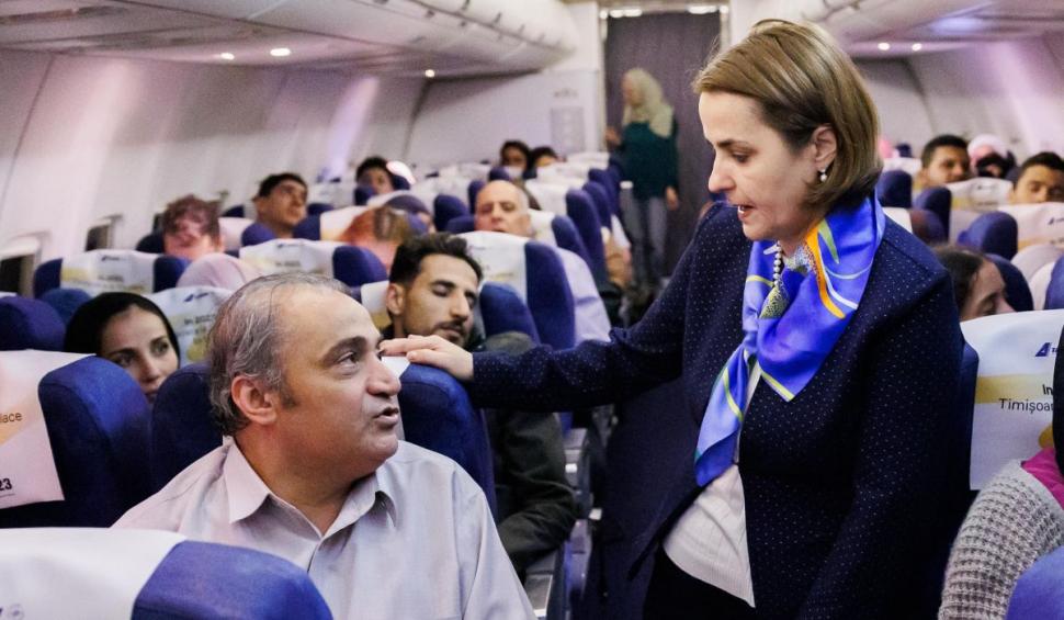 Primii români salvaţi după o lună în infernul din Fâşia Gaza au ajuns în ţară 868178