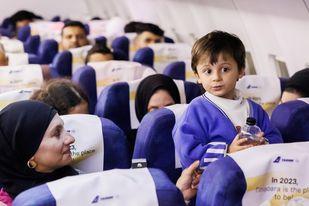 Primii români salvaţi după o lună în infernul din Fâşia Gaza au ajuns în ţară 868179