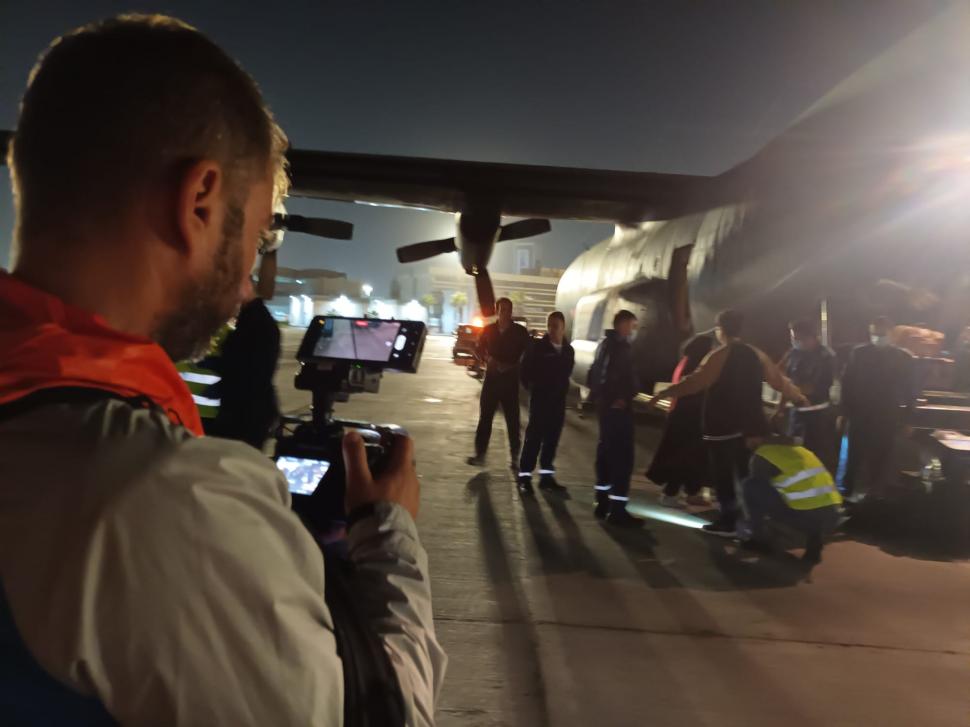 Primii români salvaţi după o lună în infernul din Fâşia Gaza au ajuns în ţară 868183