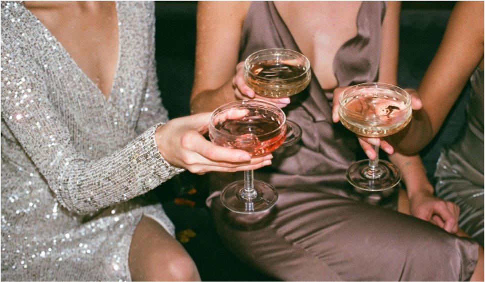 Țara în care femeile consumă mai mult alcool decât bărbații | Una din patru femei se îmbată în fiecare lună