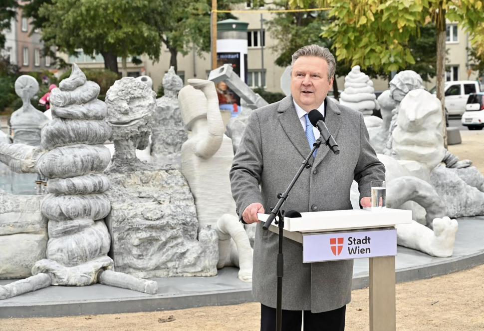 O fântână de 1,8 milioane de euro, subiect de glume și critici pe internet: "Este cea mai urâtă din lume" 868405