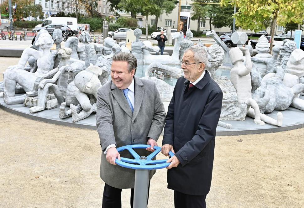 O fântână de 1,8 milioane de euro, subiect de glume și critici pe internet: "Este cea mai urâtă din lume" 868406